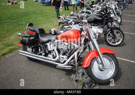 Un Rally di personalizzata e veicoli vintage a North Weald Airfield. Foto Stock