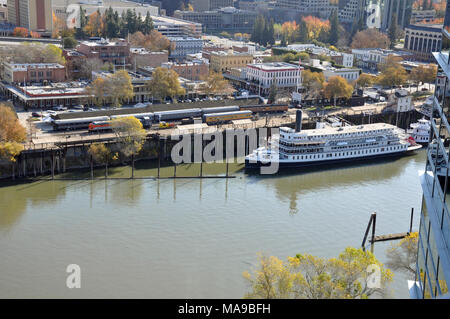 Delta King Riverboat. sul fiume Sacramento nel centro di Sacramento Foto Stock