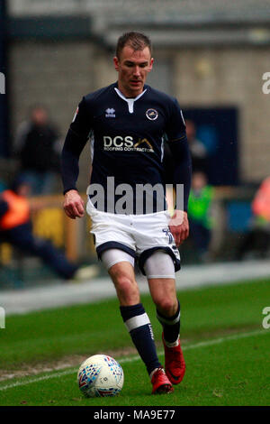 Londra, Regno Unito. Il 30 marzo, 2018. Shane Ferguson di Millwall in azione. EFL Skybet partita in campionato, Millwall v Nottingham Forest in Den Stadium di Londra il venerdì 30 marzo 2018. Questa immagine può essere utilizzata solo per scopi editoriali. Solo uso editoriale, è richiesta una licenza per uso commerciale. Nessun uso in scommesse, giochi o un singolo giocatore/club/league publicationspic da Steffan BowenAndrew Orchard fotografia sportiva/Alamy Live news Foto Stock