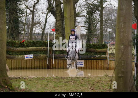 Burnham, Regno Unito. Il 30 marzo, 2018. 30/03/18 Burnham mercato,Norfolk,UK.giorno2 dei ritiri a piedi nudi Burnham Market International Horse Trials.piloti competere nel mostrare Jumpingand cross country. Credito: Scott Carruthers/Alamy Live News Foto Stock