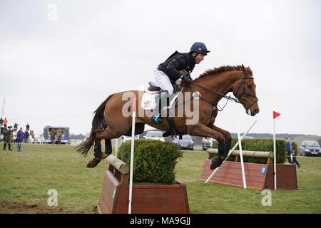 Burnham, Regno Unito. Il 30 marzo, 2018. 30/03/18 Burnham mercato,Norfolk,UK.giorno2 dei ritiri a piedi nudi Burnham Market International Horse Trials.piloti competere nel mostrare Jumpingand cross country. Credito: Scott Carruthers/Alamy Live News Foto Stock