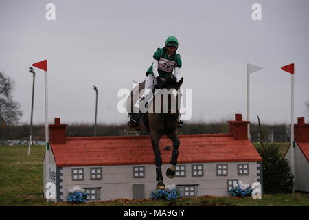 Burnham, Regno Unito. Il 30 marzo, 2018. 30/03/18 Burnham mercato,Norfolk,UK.giorno2 dei ritiri a piedi nudi Burnham Market International Horse Trials.piloti competere nel mostrare Jumpingand cross country. Credito: Scott Carruthers/Alamy Live News Foto Stock