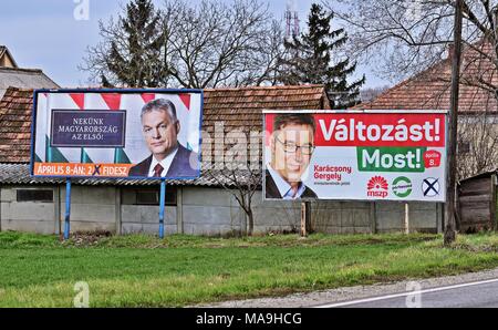 I cartelloni uft le elezioni parlamentari in Ungheria Foto Stock