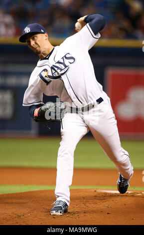 San Pietroburgo, Florida, Stati Uniti d'America. 30 Mar, 2018. DIRK SHADD | Orari .Tampa Bay Rays a partire lanciatore Blake Snell (4) eroga durante la prima inning contro i Boston Red Sox in campo Tropicana a San Pietroburgo il venerdì sera (03/30/18) Credito: Dirk Shadd/Tampa Bay volte/ZUMA filo/Alamy Live News Foto Stock