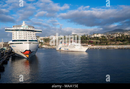 Aidaprima ormeggiata nel porto di Funchal Madeira Foto Stock