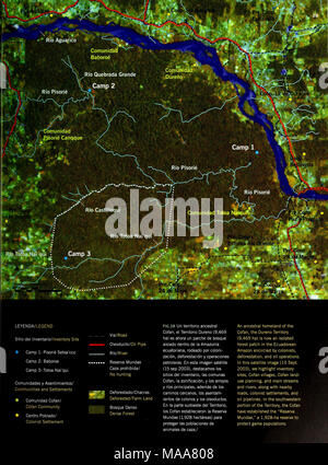 . Ecuador : Territorio Cofan Dureno . Via/strada/Oleoducto tubazione olio Rio/Fiume Reserva Mundae Caza prohibida/ Niente caccia Deforestado/Chacras disboscato/Terra Agricola Bosque denso di una densa foresta FIG.2B un territorio ancestrale, Cofan el Territorio Dureno (9,469 ettari) es ahora onu parche de bosque aislado dentro de la Amazonia ecuatoriana, rodeado por coloni- zación, deforestación y operaciones petroleras. En esta imagen satélite (15 settembre 2003), destacamos los Sitios del inventario, las comunas Cofan, la zonificación, y los Arroyos y ríos principales, además de los Caminos cercanos, los asentam- ientos de col Foto Stock