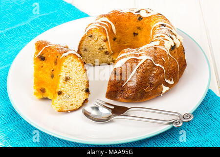 Torte fatte in casa con uvetta e cioccolato bianco Foto Studio Foto Stock