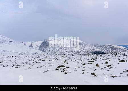 Altopiano alpino sulla Northern range degli Urali in prossimità del monte Konzhakovskiy Kamen in inverno Foto Stock