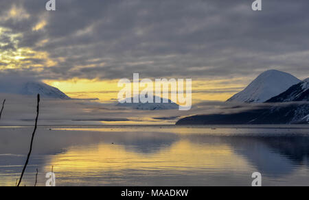 Alba sul braccio Turnigan, Alaska Foto Stock