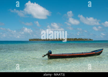 La barca di legno e nave a vela sul mare vicino isola , Guna Yala, Panama - Foto Stock