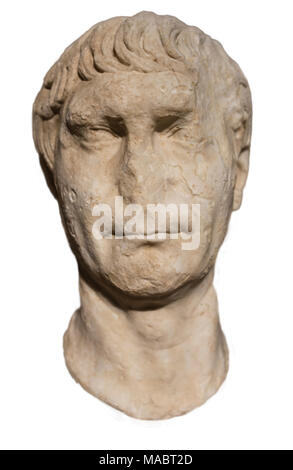Madrid, Spagna - 11 Novembre 2017: antico romano busto di Traiano Imperatore al Museo Archeologico Nazionale di Madrid Foto Stock