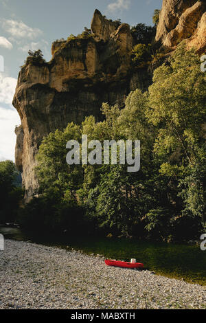 Le Gorges du Tarn è un canyon formato dal Tarn tra il Causse Méjean e il Causse de Sauveterre, nel sud della Francia. Foto Stock