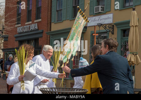 Washington DC - i membri della Chiesa di Cristo celebrato domenica delle Palme con una processione nella loro Capitol Hill quartiere prima di culto presso la chiesa. Come Foto Stock