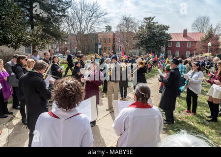 Washington DC - i membri della Chiesa di Cristo celebrato domenica delle Palme con una processione nella loro Capitol Hill quartiere prima di culto presso la chiesa. Ch Foto Stock