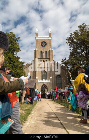 Washington DC - i membri della Chiesa di Cristo celebrato domenica delle Palme con una processione nella loro Capitol Hill quartiere prima di culto presso la chiesa. Ch Foto Stock