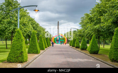 Il percorso che conduce al Nelson's Monument in verde di Glasgow, Scozia. Foto Stock