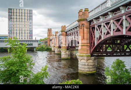 Caledonian ponte ferroviario a Glasgow, in Scozia. Foto Stock