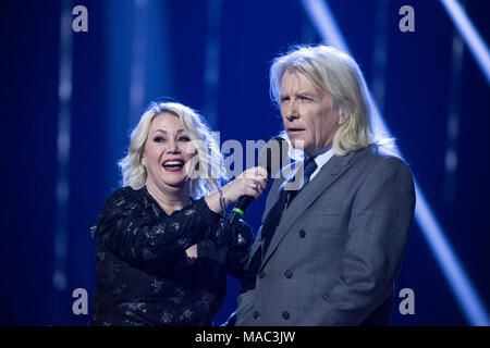 Il produttore Bob Rock e cantante Jann Arden presente Album dell'anno per Arcade Fire al 2018 Juno Awards in Vancouver Foto Stock