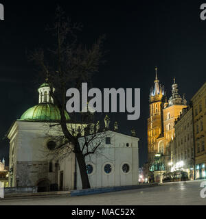 Chiesa di Sant Adalberto o la chiesa di San Wojciech situato all'incrocio di Piazza del Mercato Principale e Grodzka Street nella città vecchia di Cracovia, è Foto Stock