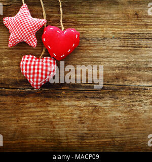 Valentines vintage cuori su sfondo in legno, stile retrò wallpaper Foto Stock