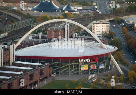 Vista aerea, la Lanxess Arena, sala polivalente in Colonia quartiere Deutz, hockey club Kölner Haie, l'Arena di Colonia, Colonia, nella Renania, Colonia Bay, N Foto Stock