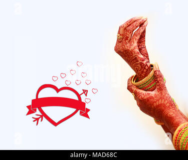 Sposa indiano mettendo su schiave, cerimonia indiana Foto Stock