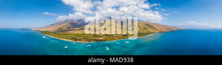 Una veduta aerea di West Maui off Ukumehame Beach Park, Hawaii, Stati Uniti d'America. Foto Stock