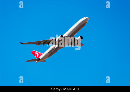 Despegando Avión desde el Aeropuerto de Barajas. Madrid. España Foto Stock