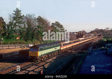 Una locomotiva diesel di classe 47 numero 47833 funzionante Hertfordshire Rail Tours "The Royal Wessex" railtour a Dorchester l'11 dicembre 1993. Foto Stock