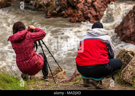 Fotografi all'aperto e in autunno la cascata della foresta Foto Stock