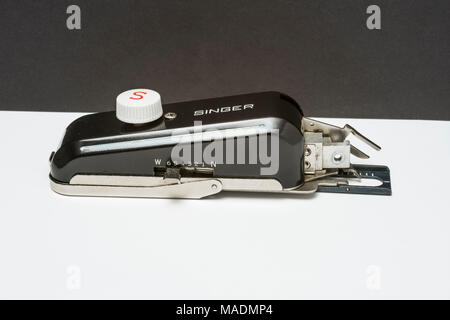 Allegato Buttonholer cantante per macchine da cucire. Foto Stock