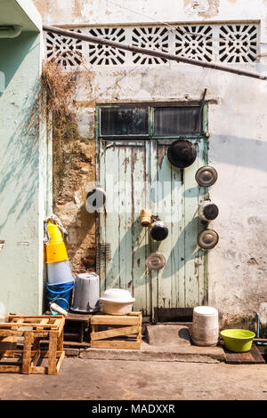 Pentole e padelle, Back Street, Chinatown, Bangkok, Thailandia Foto Stock