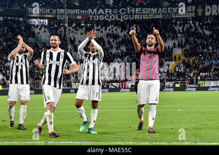 Mehdi Benatia (Juventus FC), Gonzalo Higuain (Juventus FC), Juan Cuadrado (Juventus FC), Giorgio Chiellini (Juventus FC), durante la serie di una partita di calcio tra Juventus FC vs AC Milano presso lo stadio Allianz il 31 marzo 2018 a Torino, Italia. Credito: Antonio Polia/Alamy Live News Foto Stock