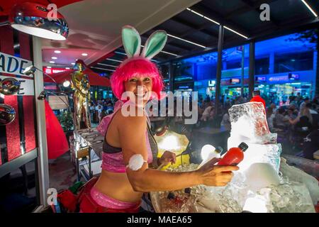 GOLD COAST - AUSTRALIA 1ST 18 aprile: Katerina Kruskova vendita limonata home nel paradiso al centro di Surfers Paradise, Gold Coast, Australia il 1 aprile 2018 Credit: Gary Mitchell, GMP Media/Alamy Live News Foto Stock