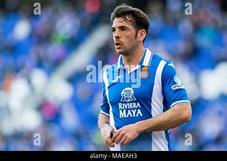 Spagna - 1° di aprile: RCD Espanyol centrocampista Victor Sanchez (4) durante la partita tra RCD Espanyol v Alaves per il round 30 del Liga Santander, suonato a Cornella-El Prat Stadium su 1 aprile 2018 a Barcellona, Spagna. (Credit: Mikel Trigueros / Urbanandsport / Cordon Premere) Cordon Premere Credito: CORDON PREMERE/Alamy Live News Foto Stock