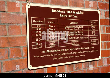 Broadway, Worcestershire, Inghilterra, Regno Unito. 1 Aprile 2018 - Calendario per treni a vapore al riaperto Broadway Station. Credito: Maria verde / Alamy Live News Foto Stock