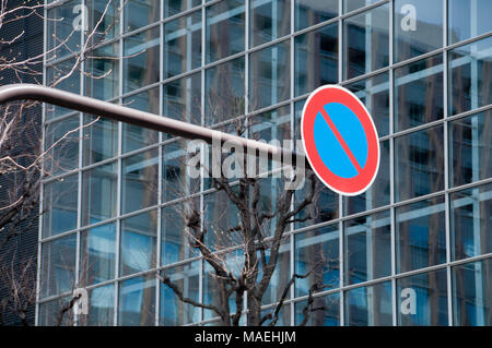 Nessun arresto del traffico polo di segno nel centro della città Foto Stock