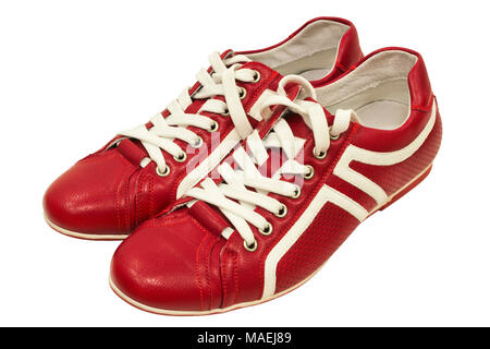 In pelle rossa sneakers isolati su sfondo bianco Foto Stock