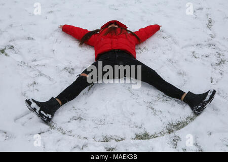 Inverno scene di Finsbury Park, a nord di Londra sul primo giorno di primavera, come la capitale continua a essere colpita da una estrema condizioni invernali. Dotato di: Ann Hoang dove: Londra, Regno Unito quando: 01 Mar 2018 Credit: WENN Foto Stock