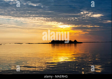 Un bel tramonto su una calma Georgian Bay sera Foto Stock