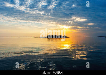Un bel tramonto su una calma Georgian Bay sera Foto Stock