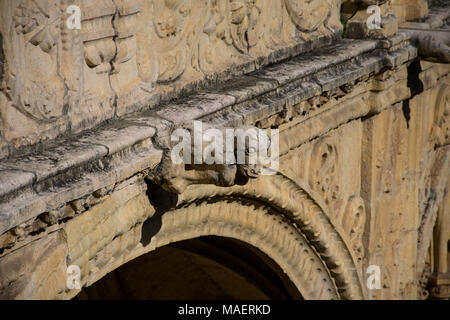 Belem, Lisbona. Il Portogallo. Il 23 gennaio 2018. Il Monastero di Jeronimos o il monastero di Hieronymites gargoyle (Mosteiro dos Jeronimos) Portoghese tardo gotica di uomo Foto Stock