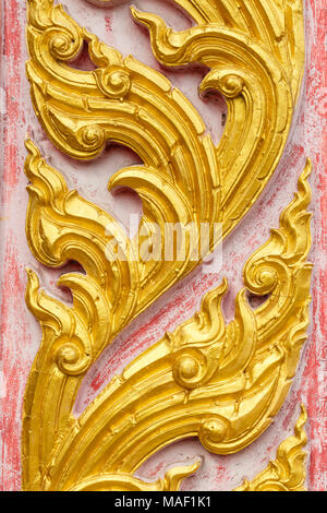 Stile tradizionale Thai pattern sul muro di cemento Foto Stock