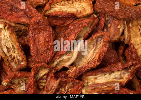 Pomodori secchi full frame close up Foto Stock