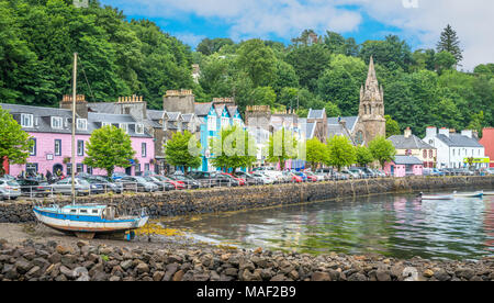 Tobermory in un giorno di estate, capitale dell'isola di Mull in scozzese Ebridi Interne. Foto Stock