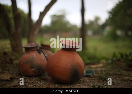 Pentola di terra per mantenere l'acqua Foto Stock