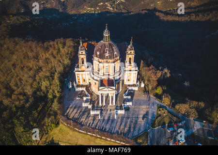 Fotografie aeree della Basilica di Superga.La Basilica di Superga è una chiesa nelle vicinanze di Torino. Foto: Alessandro Bosio/Alamy Foto Stock