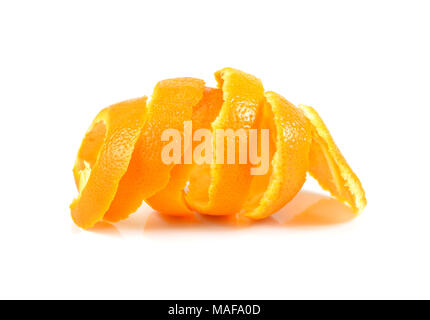 Arancione con spirale pelati pelle isolati su sfondo bianco Foto Stock