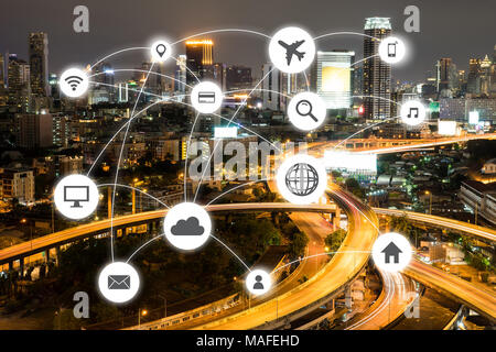 Cityscapes rete con icona del viaggio e icona di shoping Foto Stock