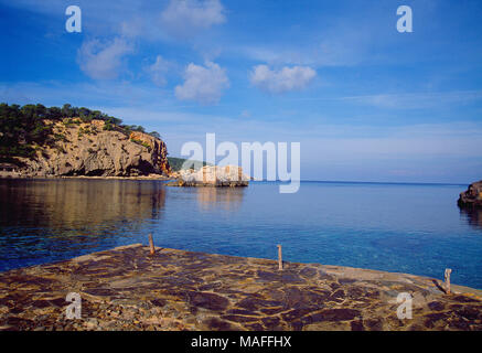 Da Cala Xarraca. Portinatx, isola di Ibiza, Isole Baleari, Spagna. Foto Stock